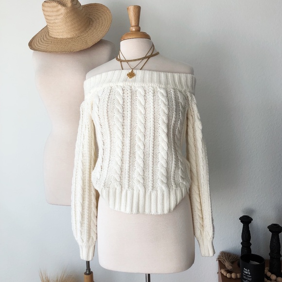 Sweaters - SOLD ❌ OFF THE SHOULDER WHITE CHUNKY KNIT TOP